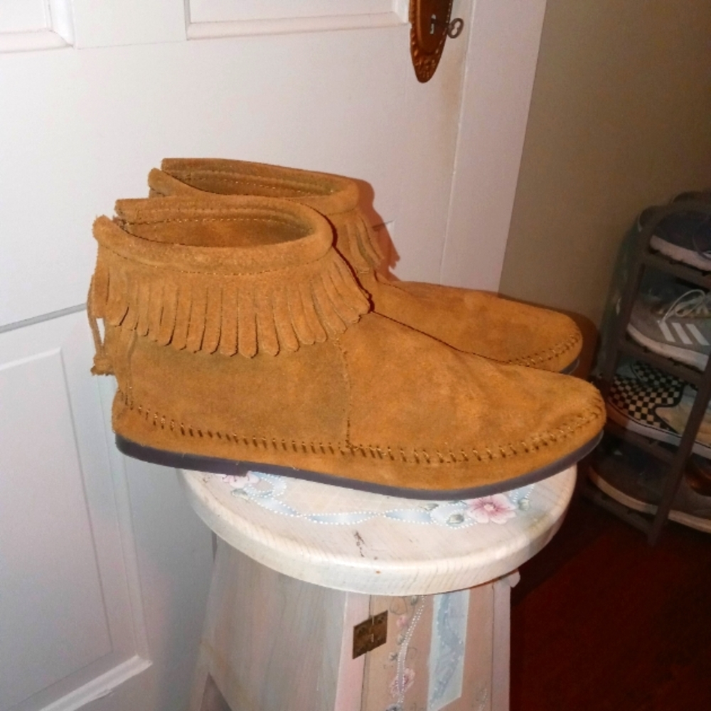 Minnetonka fringe ankle boots, size 10